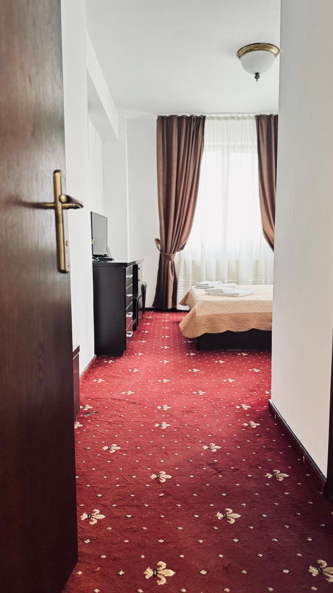 Hotel Sorelo Piteşti Buitenkant foto